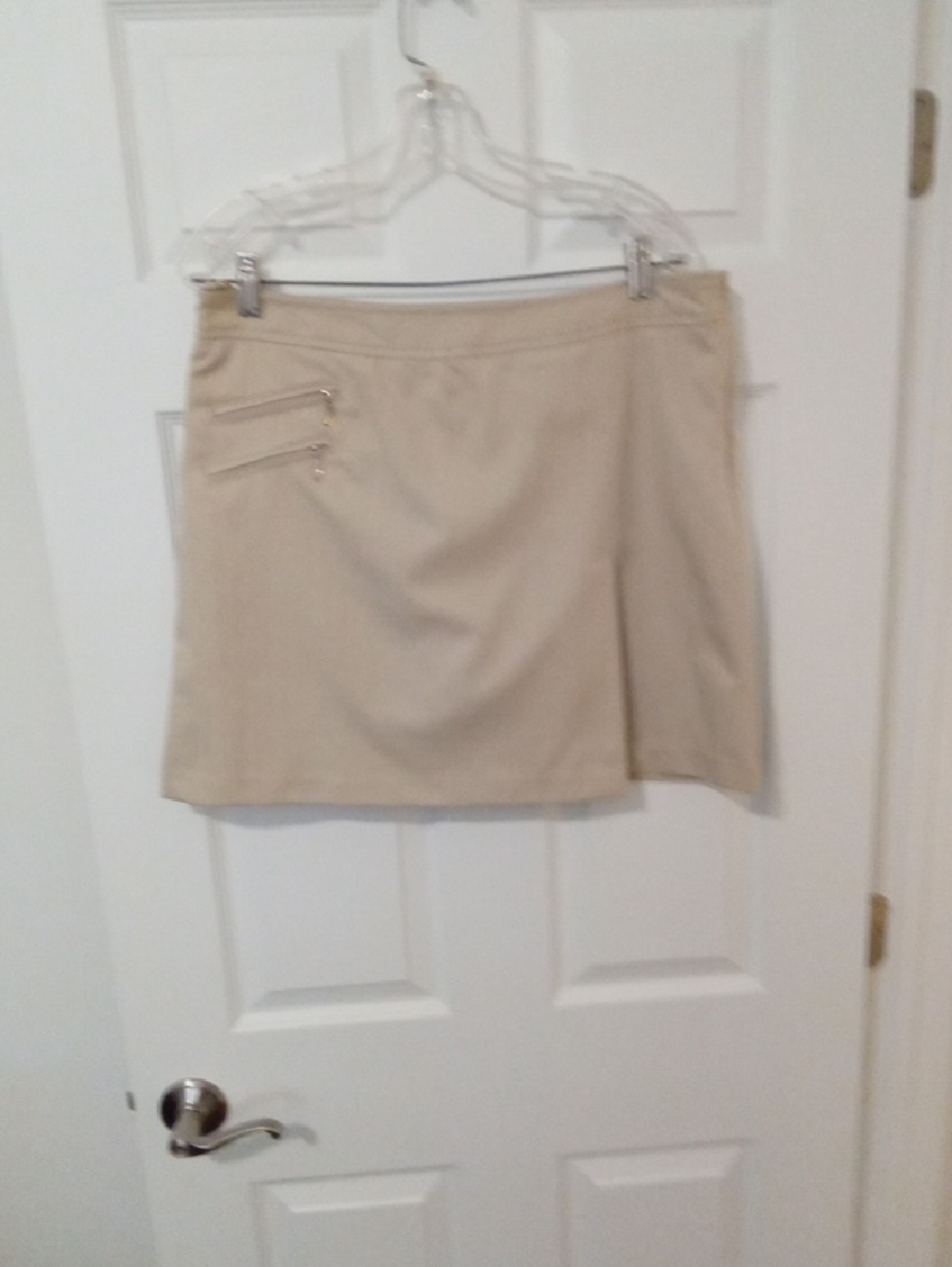 Izod Tan Golf Mini Skort with Zip Accents. Size 12